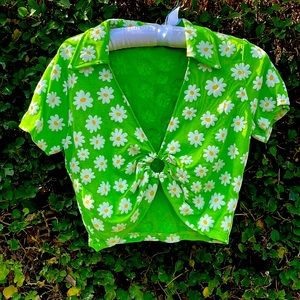 *SOLD ON DEPOP* Delia*s Green Flower Shirt - Used to Know Ya Daisy Print O Ring